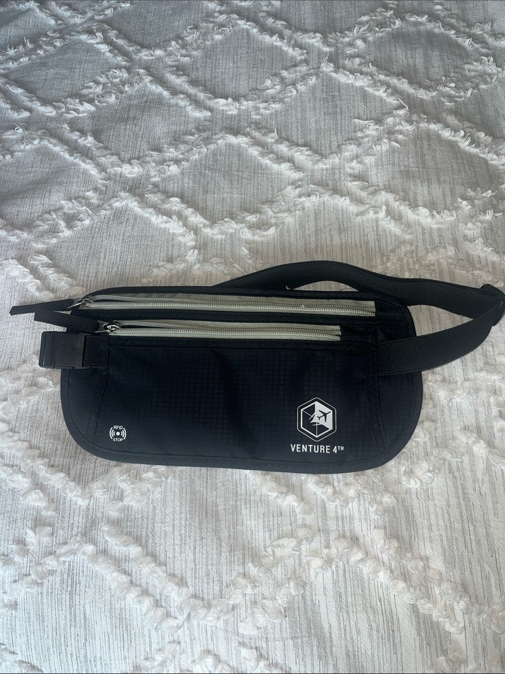Venture 4th Black Belt Bag — Sleek Everyday RFID Blocking Bag - Picture 5 of 7